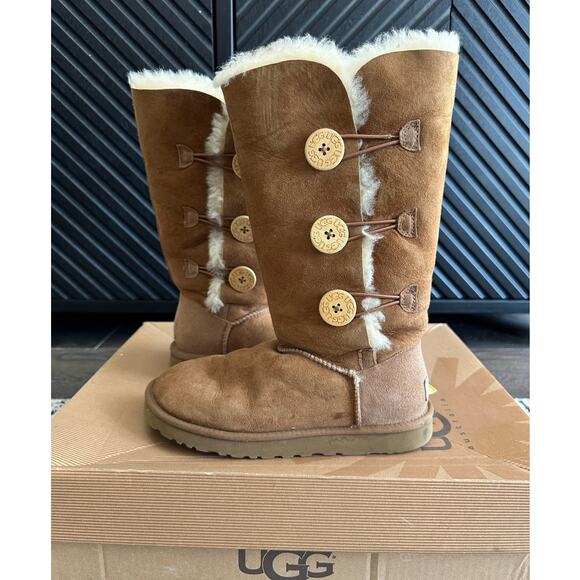 UGG Triple Button Bailey Boots Tall Womens 7 - Picture 1 of 11